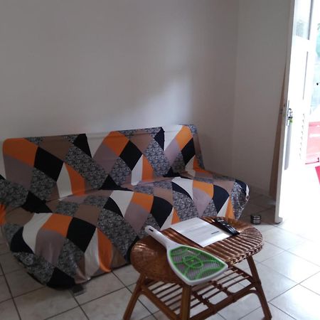 F2 Rez De Jardin Carbet Apartment ลาการ์เบต์ ภายนอก รูปภาพ