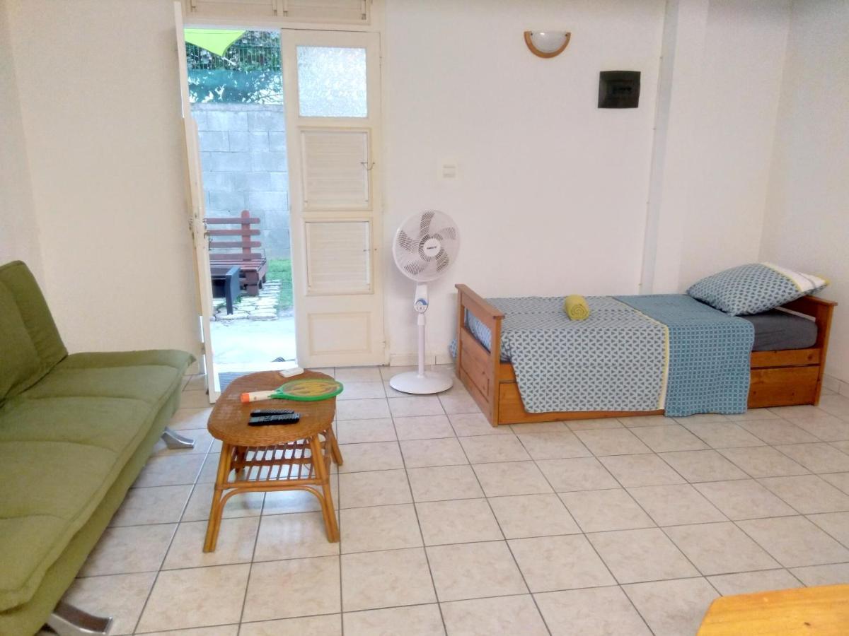 F2 Rez De Jardin Carbet Apartment ลาการ์เบต์ ภายนอก รูปภาพ