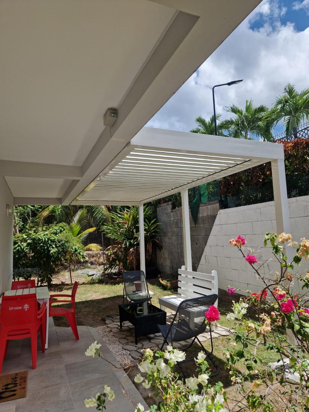 F2 Rez De Jardin Carbet Apartment ลาการ์เบต์ ภายนอก รูปภาพ